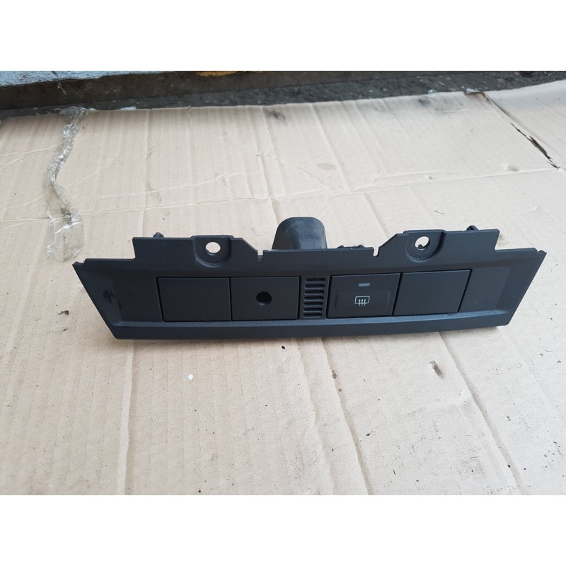 PRZELACZNIK PODGRZEWANIA SZYBY FOCUS MK2 RADOM