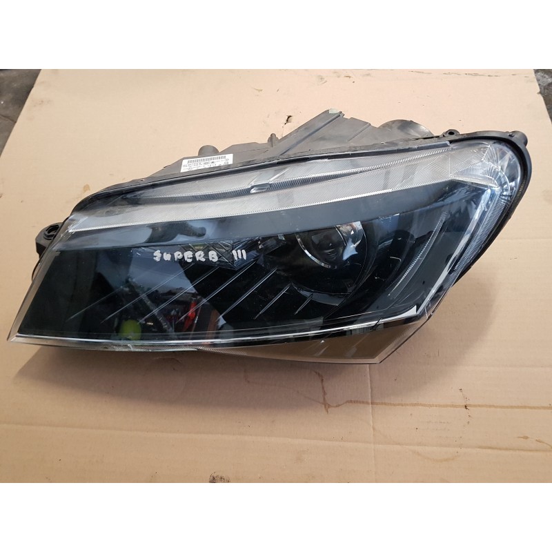 LAMPA BI-XENON LEWY PRZOD SKODA SUPERB III 15-