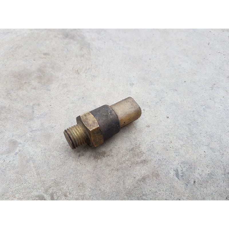 WŁĄCZNIK WENTYLATORA CZUJNIK TEMPERATURY 8363677 BMW E39