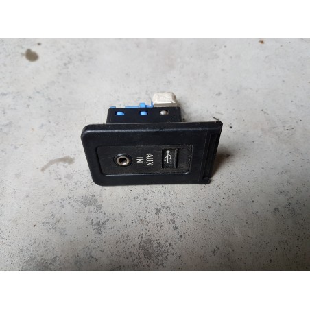 GNIAZD WEJSCIE AUX USB 9138402 BMW E60 E90 RADOM