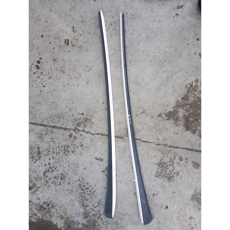 LISTWA SZYBY CZOŁOWEJ PRAWA HYUNDAI I40 11-14 KOLOR NCW RADOM